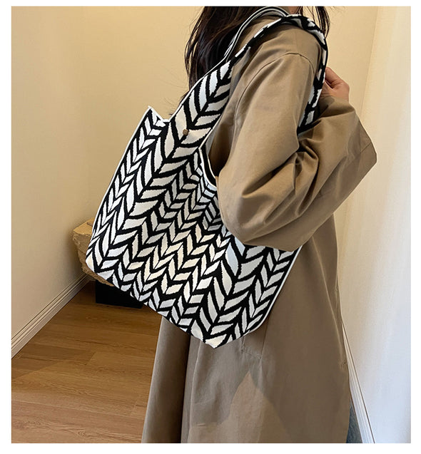韓国ファッション　コーデしやすい　幾何学模様　斜め掛け　バッグ