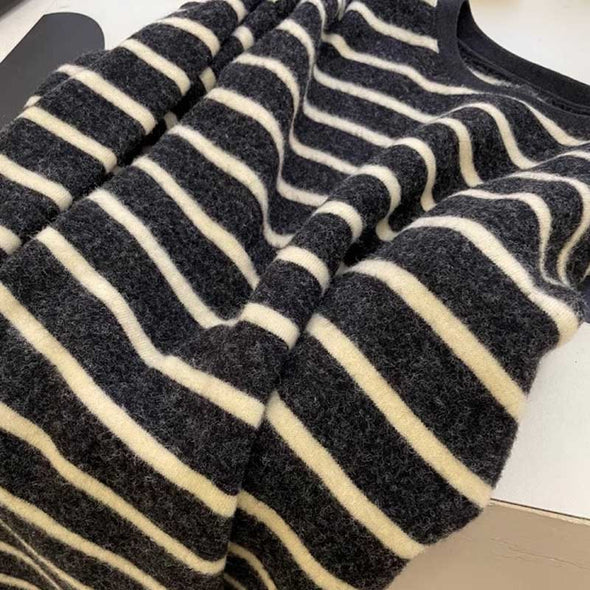 ストライプ柄　もこもこ　暖かい　長袖　セーター