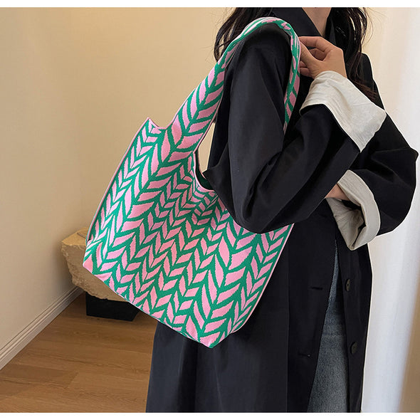 韓国ファッション　コーデしやすい　幾何学模様　斜め掛け　バッグ
