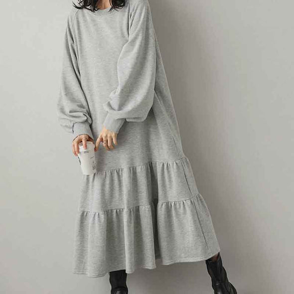 大人カジュアル　ロング丈　無地　フレア裾　パーカー風ワンピース