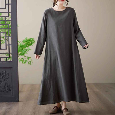 シンプルカジュアル　無地　秋コーデ　ロングワンピース