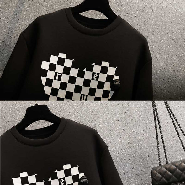 韓国ファッション　バックフレアデザイン　フロントプリント　パーカー風ワンピース　パーカートレーナー